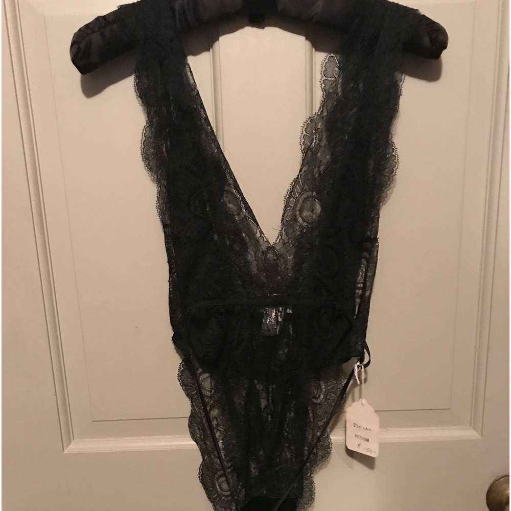 Lore lingerie   black fine  lace  teddy   W snap silk crotch  size medium w/tag